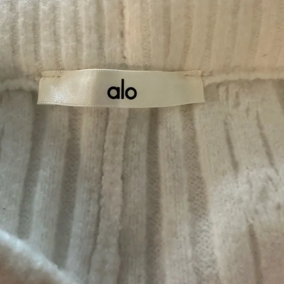 ALO Yoga Cream Cable Knit Lounge Shorts